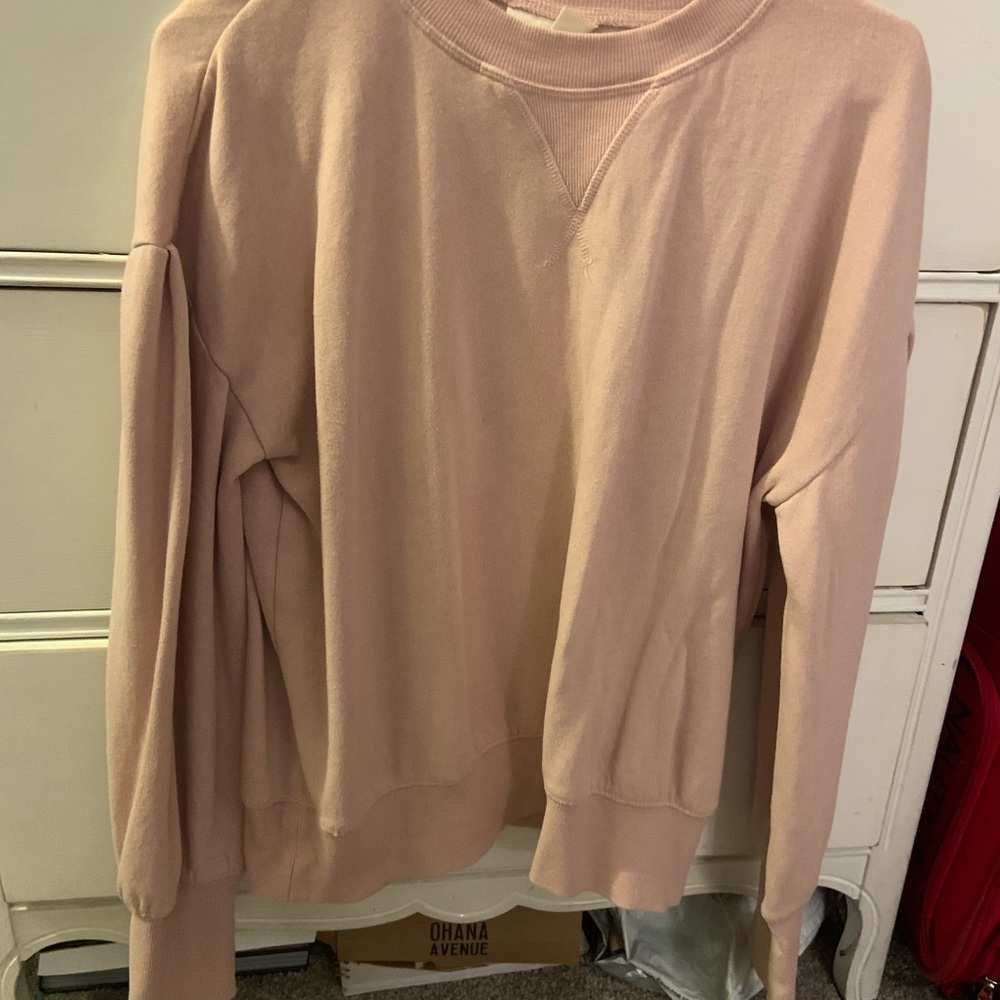 Pink and burgundy crewneck‘s